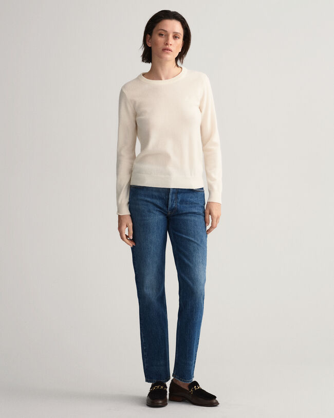 Neulepusero eritt&auml;in hienoa lampaanvillaa, py&ouml;re&auml; p&auml;&auml;ntie