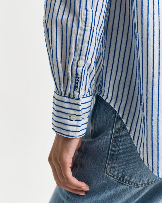 Relaxed fit ‑mitoitettu kohopintainen raitapaita