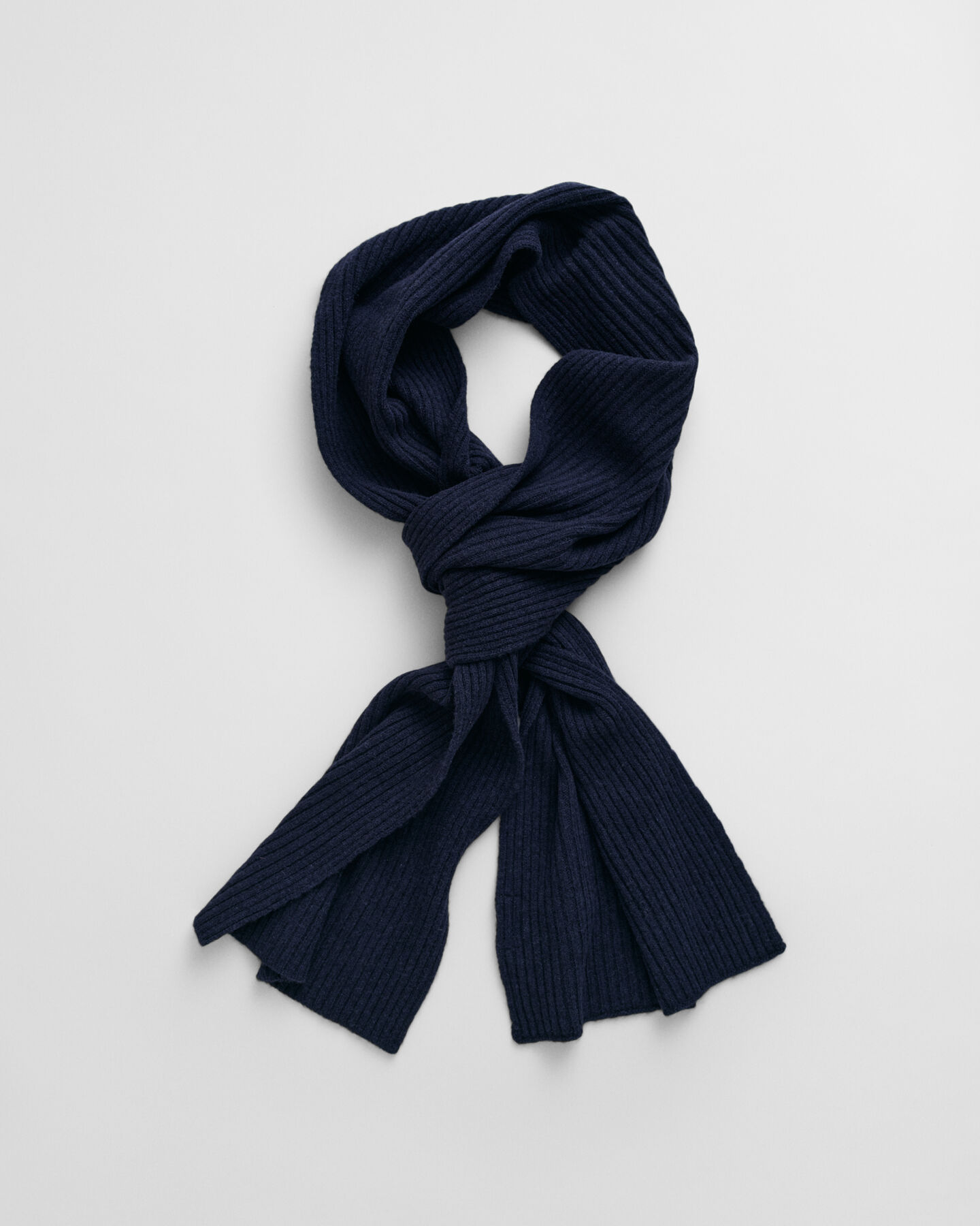 GANT Graphic ‑pipo ja ‑kaulaliina lahjapakkauksessa