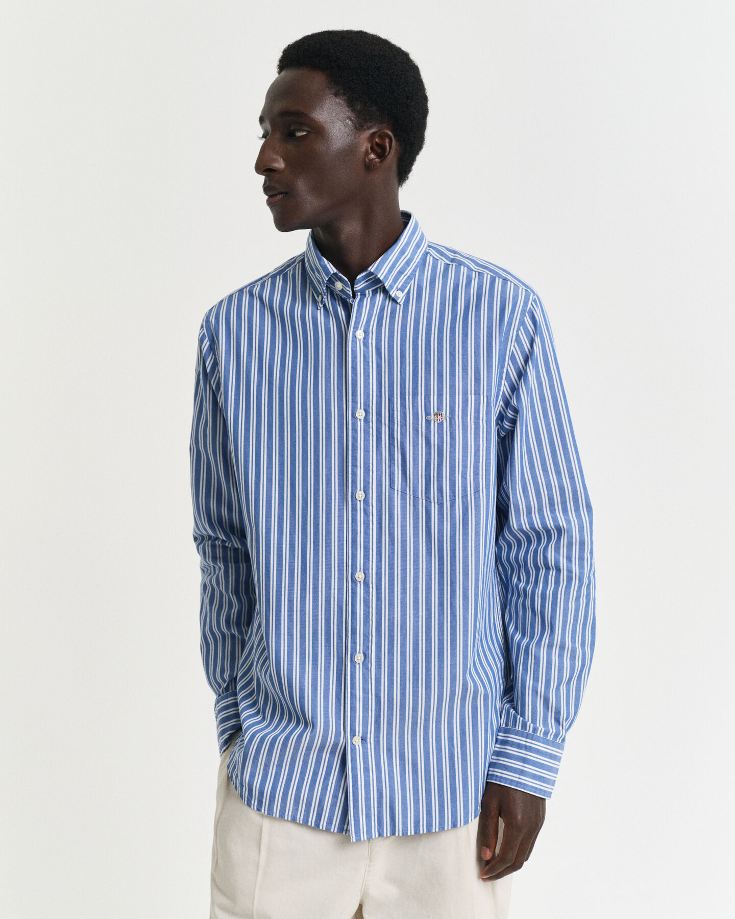 Regular fit ‑mitoitettu klassinen popliiniraitapaita