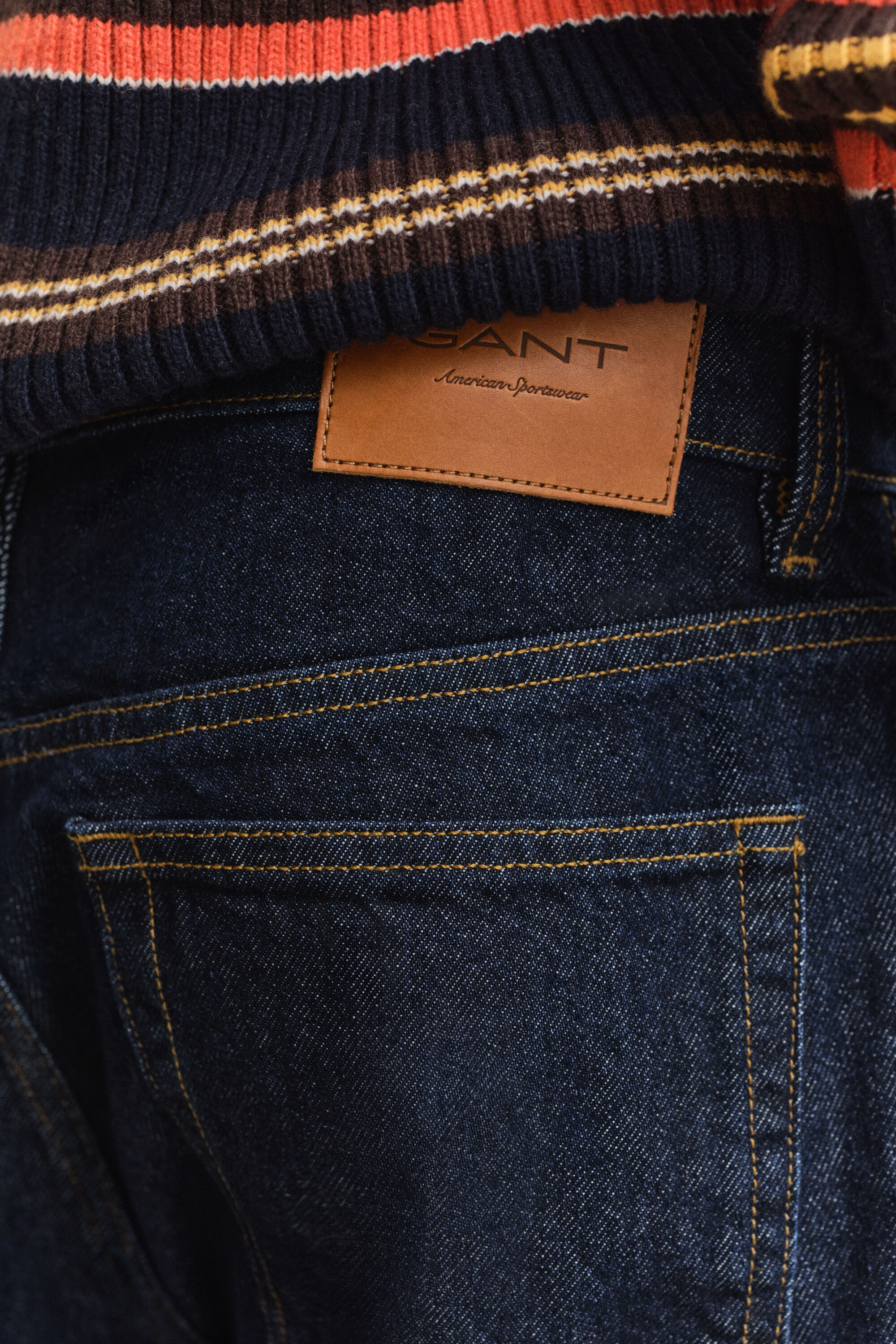 Straight fit ‑mitoitetut farkut