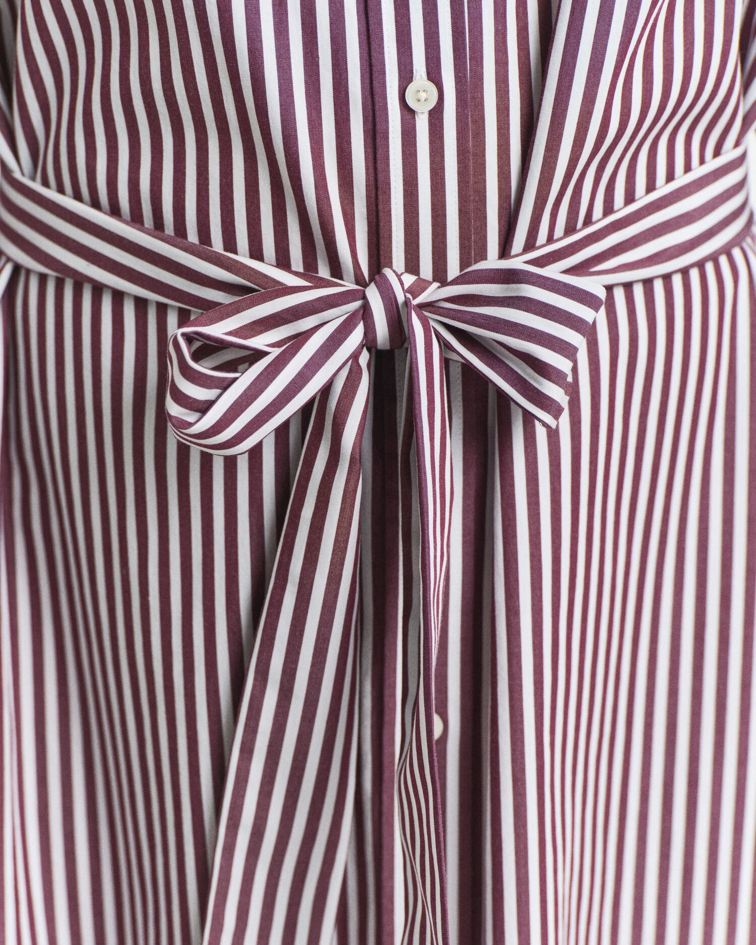 Klassinen popliininen paitamekko ja vyö