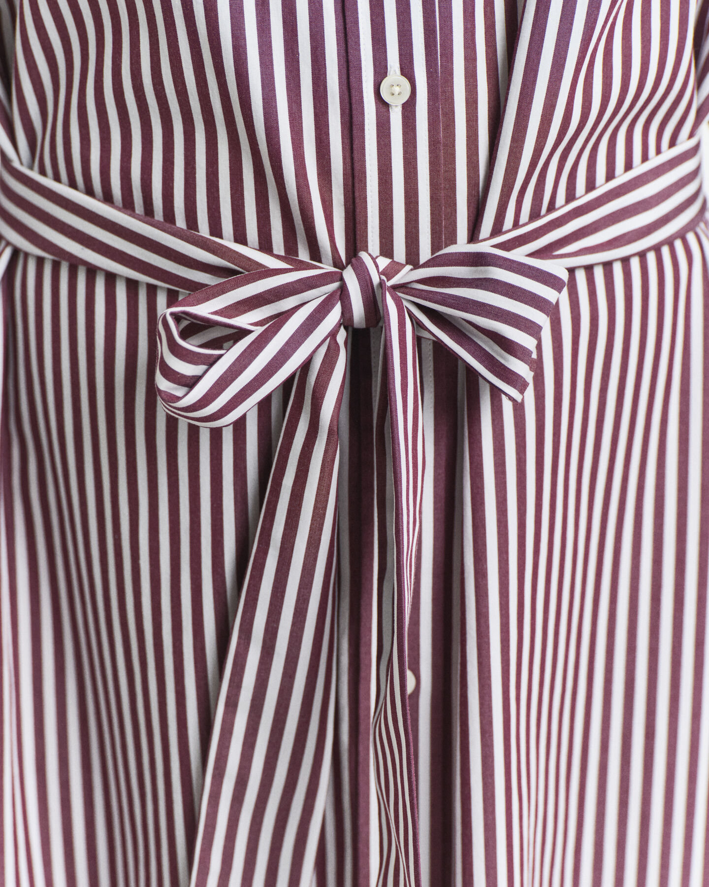 Klassinen popliininen paitamekko ja vyö