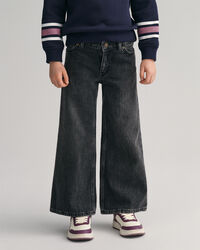 Girls‑malliston leve&auml;lahkeiset farkut