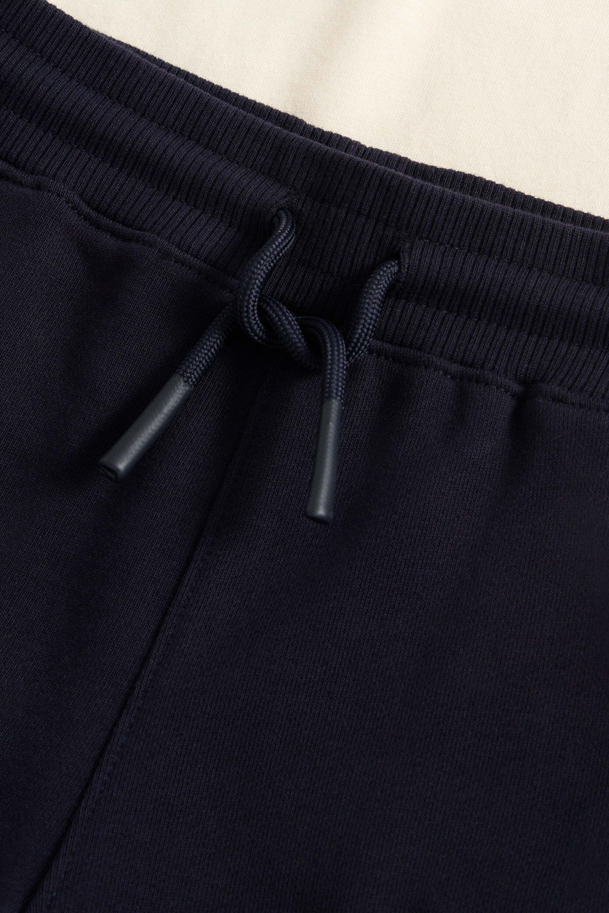 Boys‑malliston Shield-t‑paita ja -shortsit