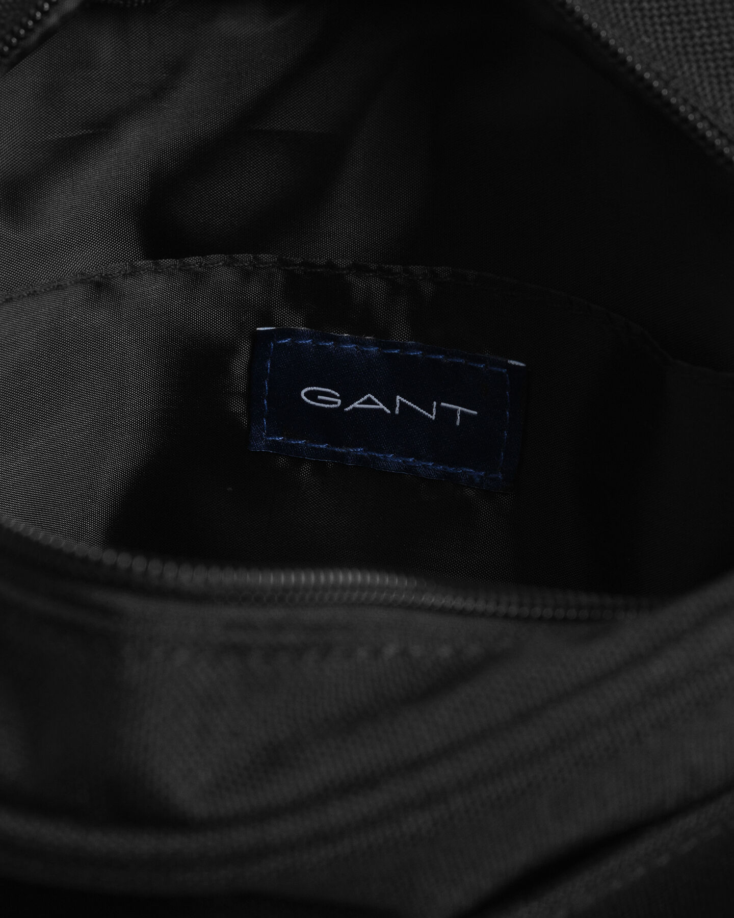 Essential-olkalaukku