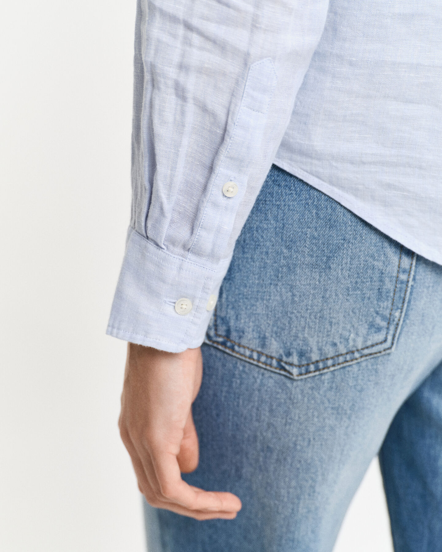 Regular fit ‑mitoitettu pellavapaita