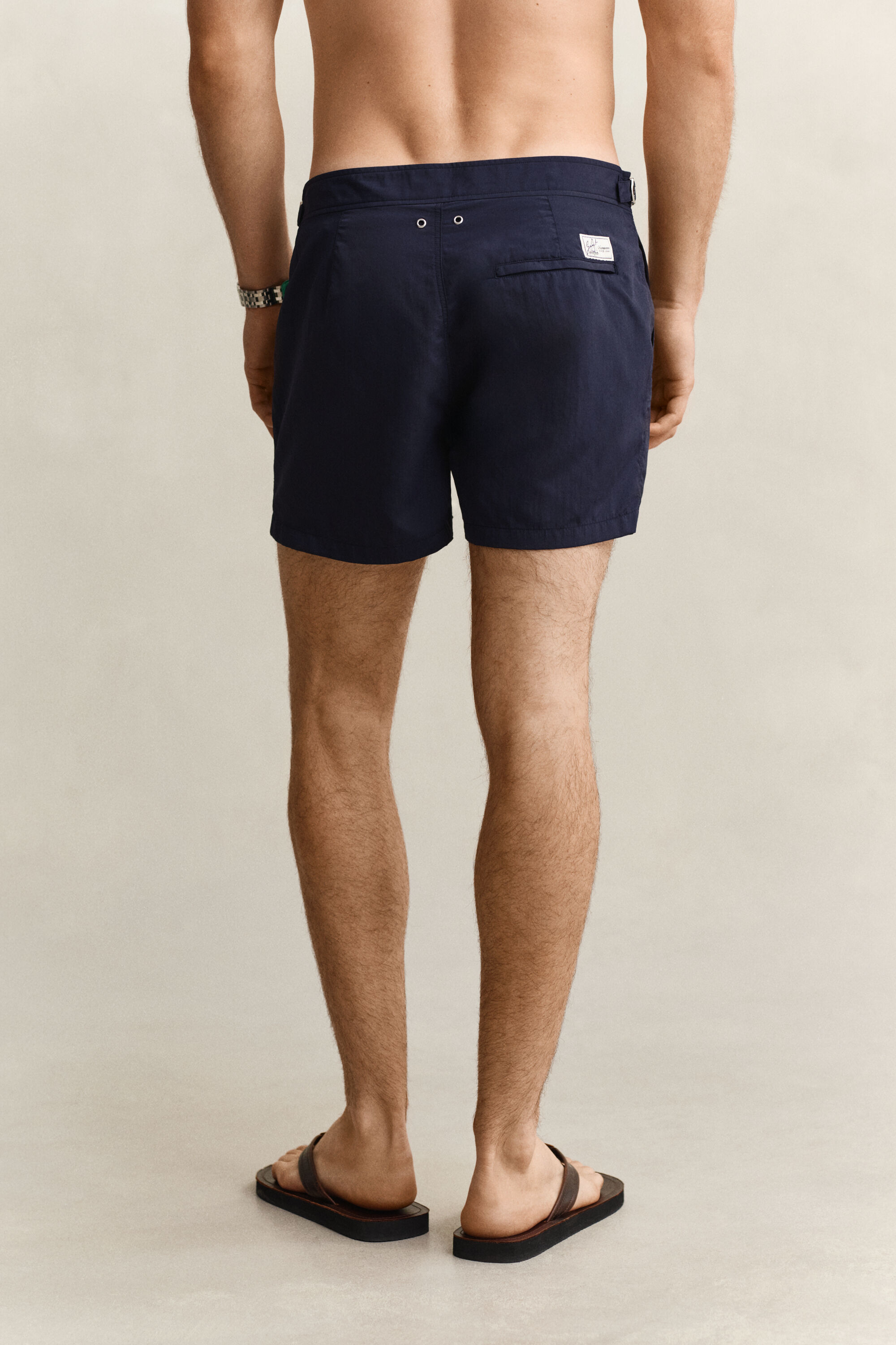 Tyköistuvat uimashortsit