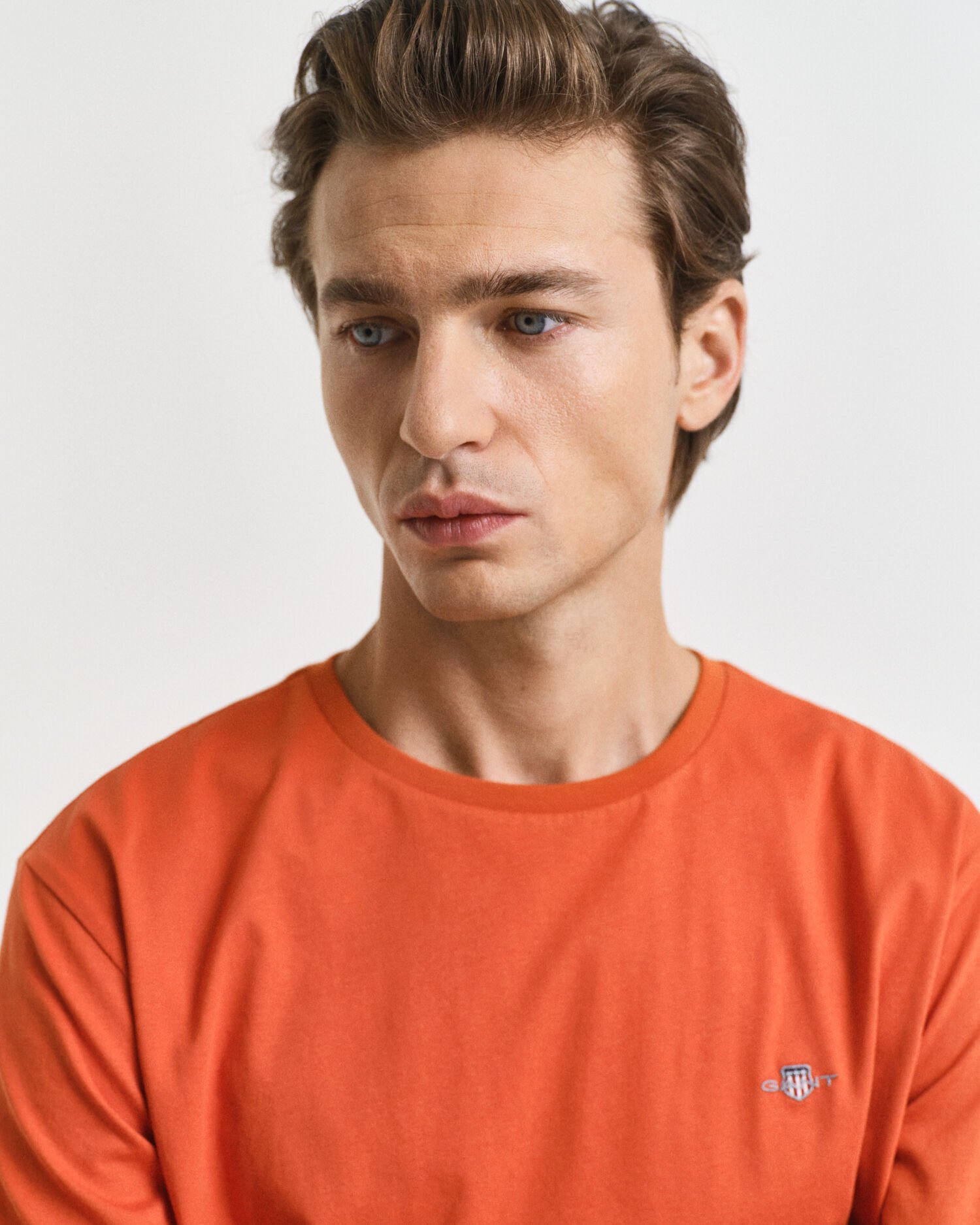 Regular fit ‑mitoitettu Shield-t‑paita