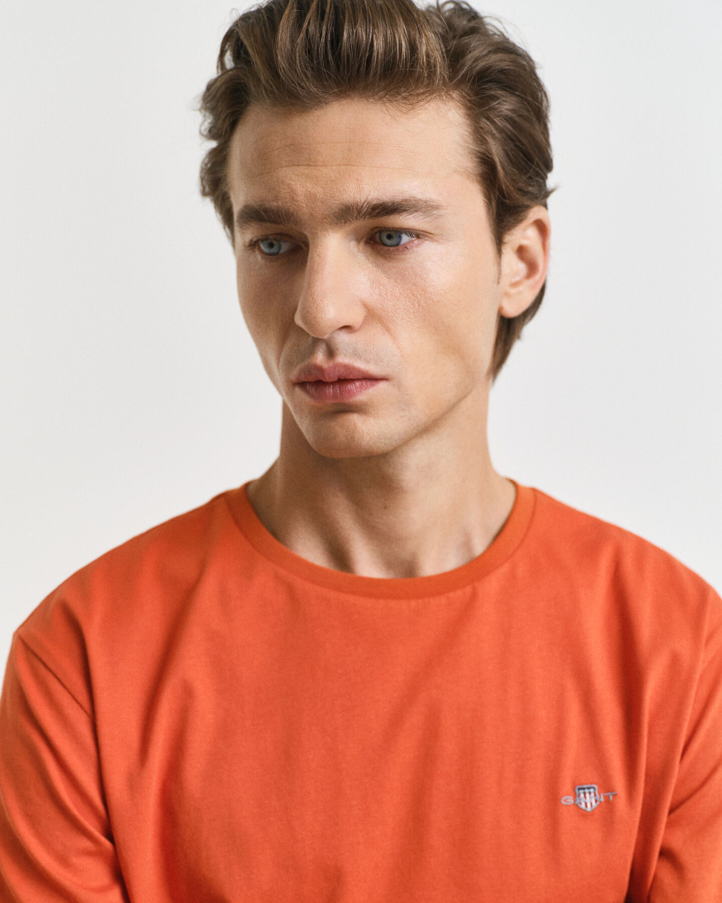 Regular fit ‑mitoitettu Shield-t‑paita