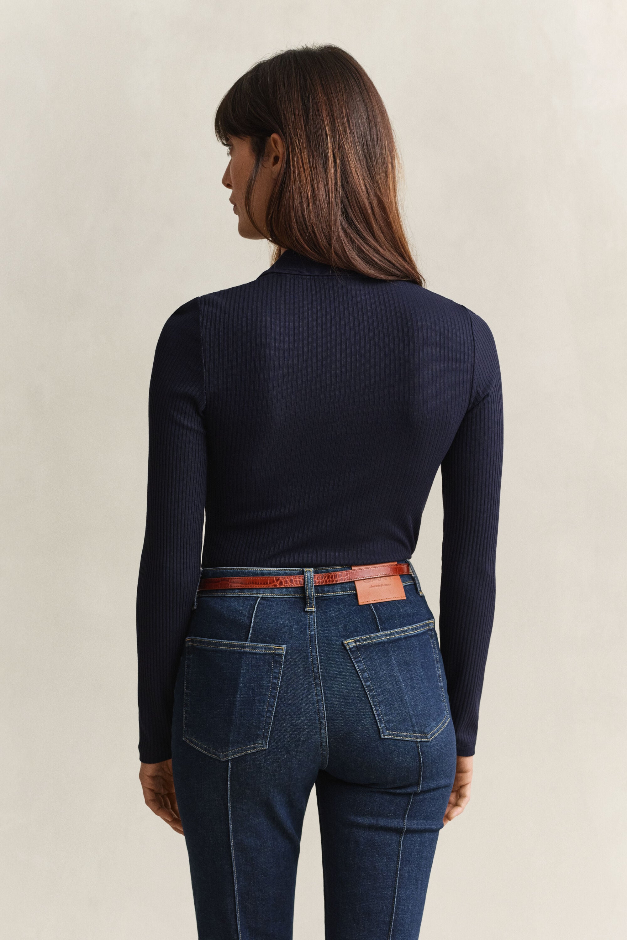 Slim fit -mitoitettu joustinneulottu pikeepaita