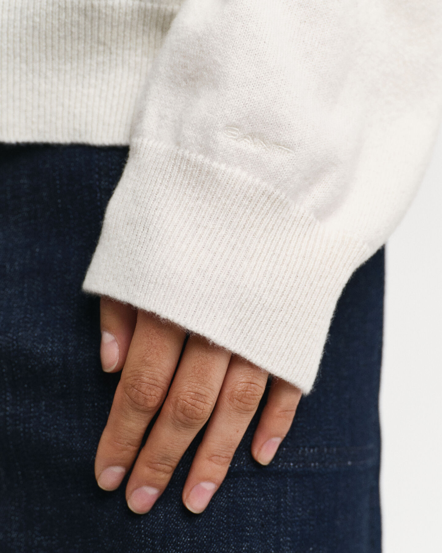 Ohut lampaanvillaneule, py&ouml;re&auml; p&auml;&auml;ntie