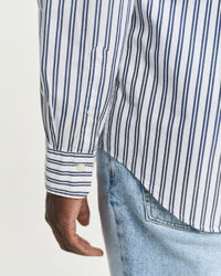 Regular&nbsp;fit ‑mitoitettu klassinen popliiniraitapaita