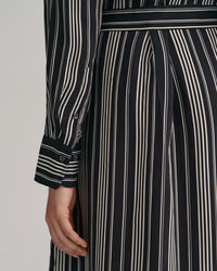 Raidallinen A‑linjainen paitamekko