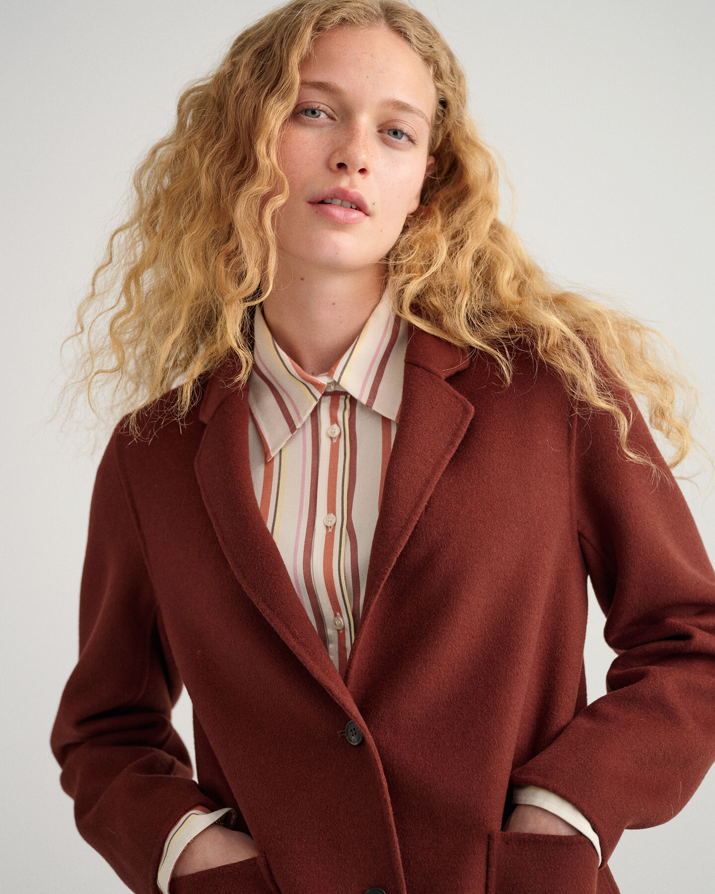 Käsin tikattu suora bleiseri