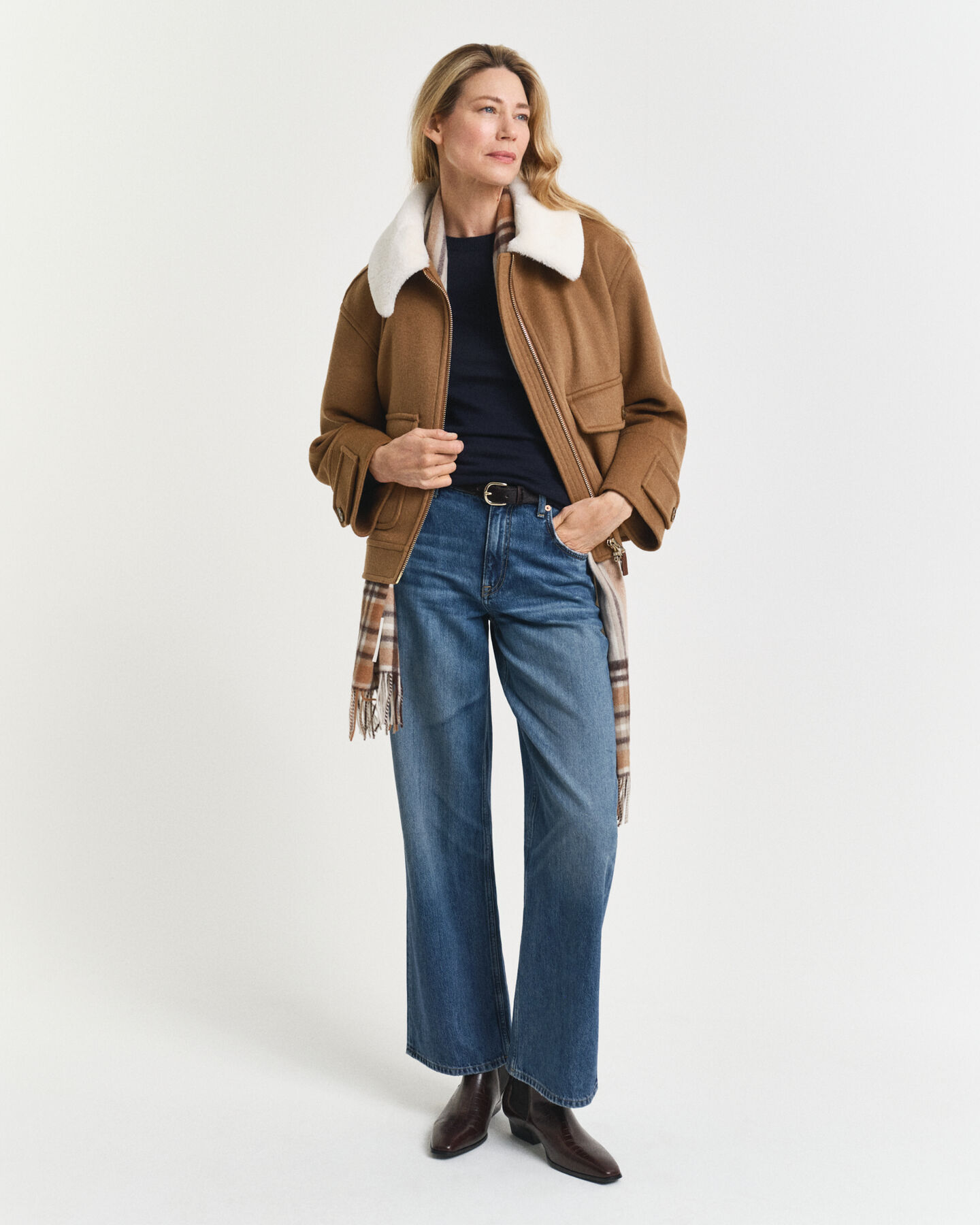 Ohut merinovillaneule, pyöreä pääntie