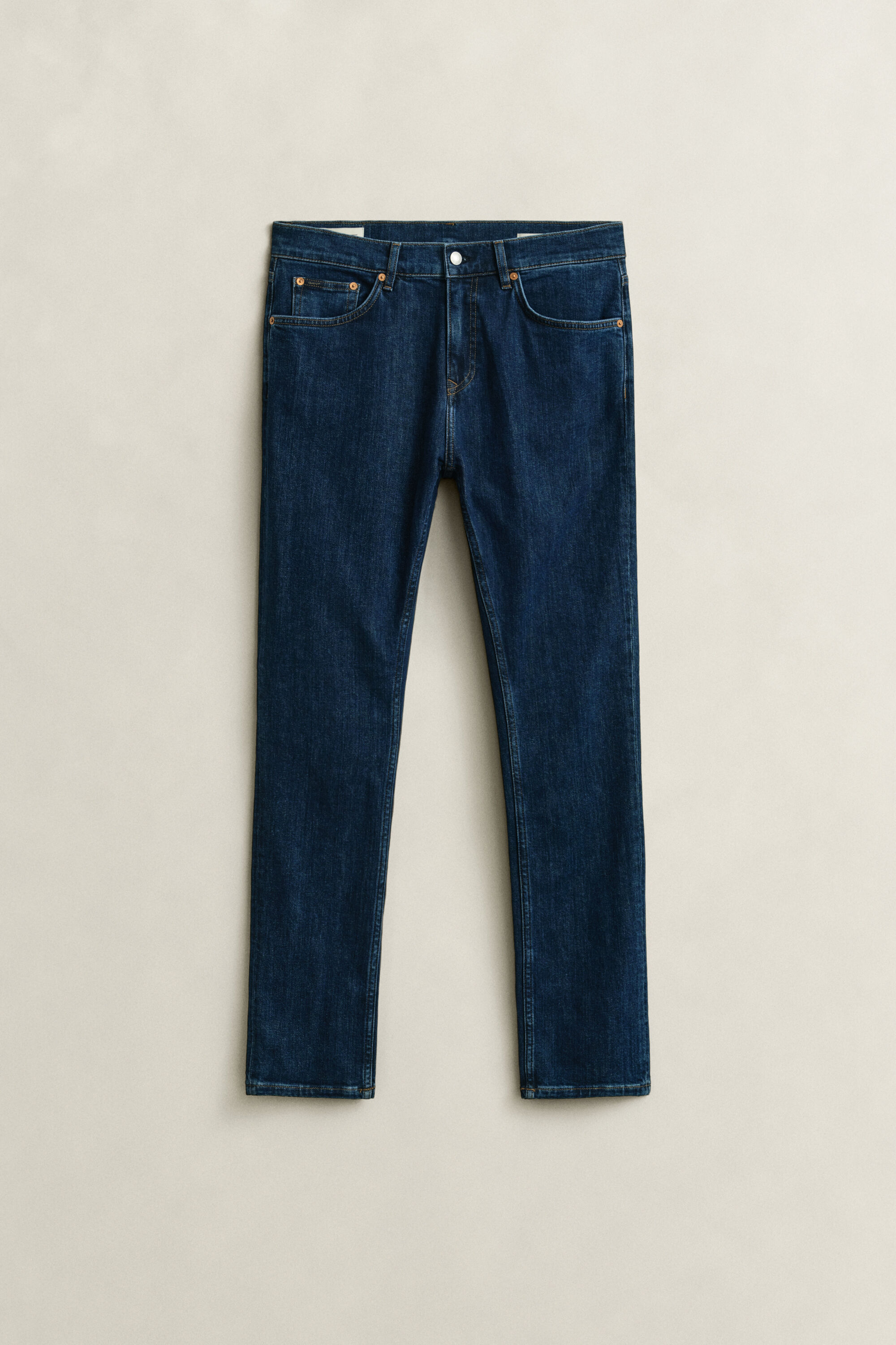 Slim fit ‑mitoitetut Clean Wash ‑farkut
