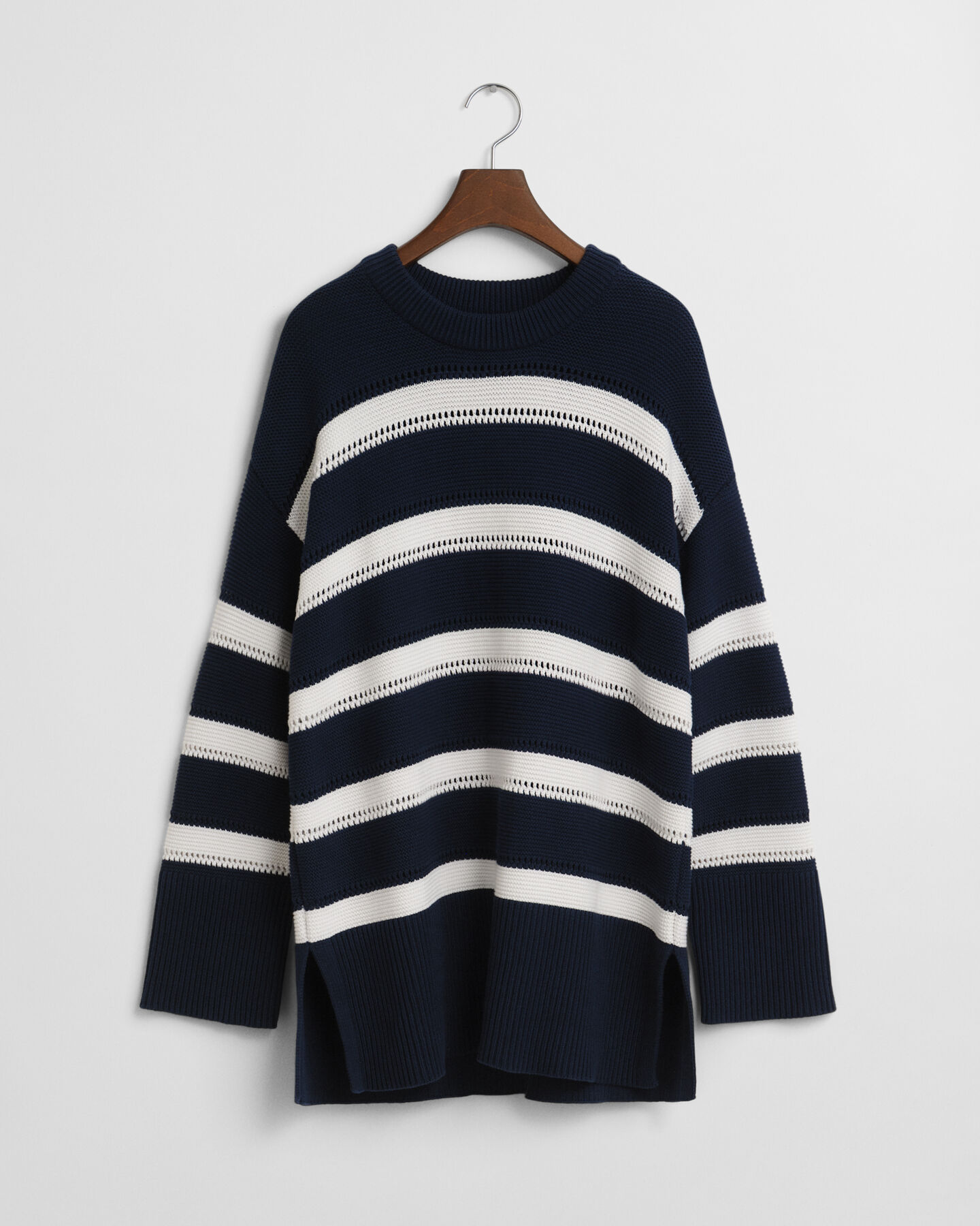 Raidallinen kohopintainen neulepusero, pyöreä pääntie