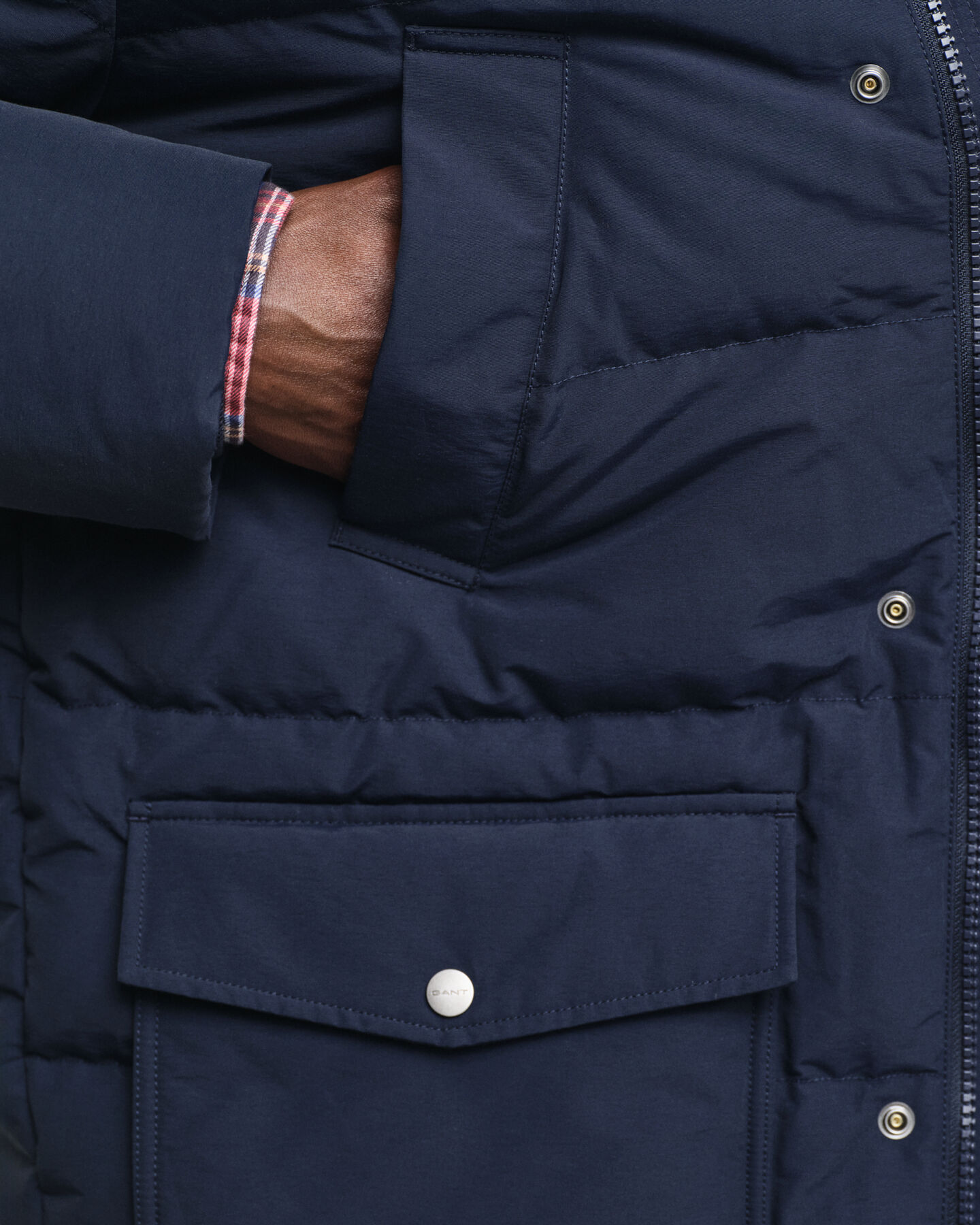 Paksu keskipitkä untuvatakki