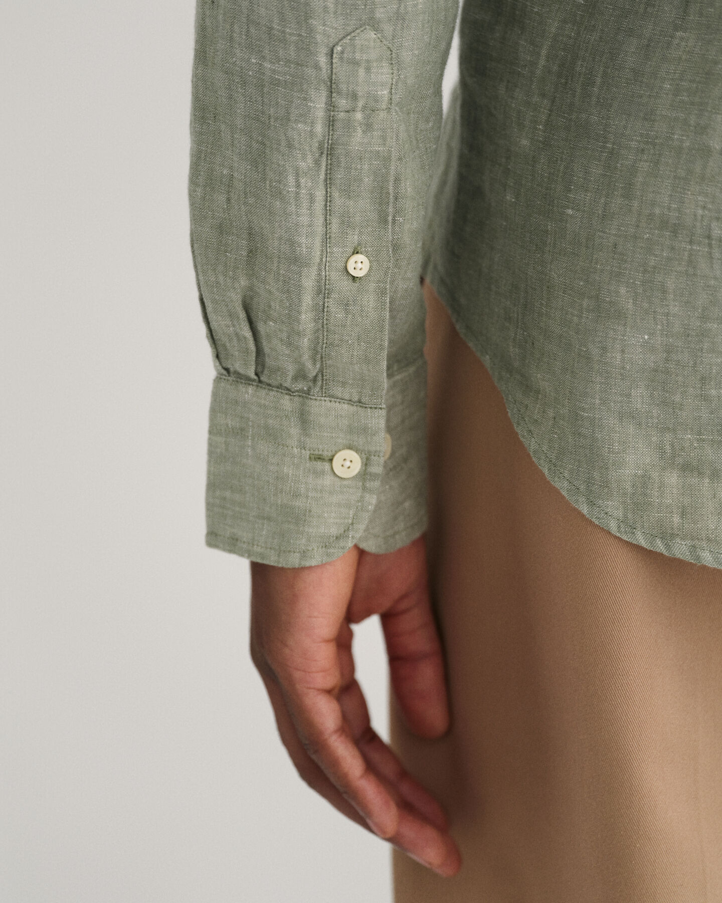 Slim fit ‑mitoitettu pellavapaita