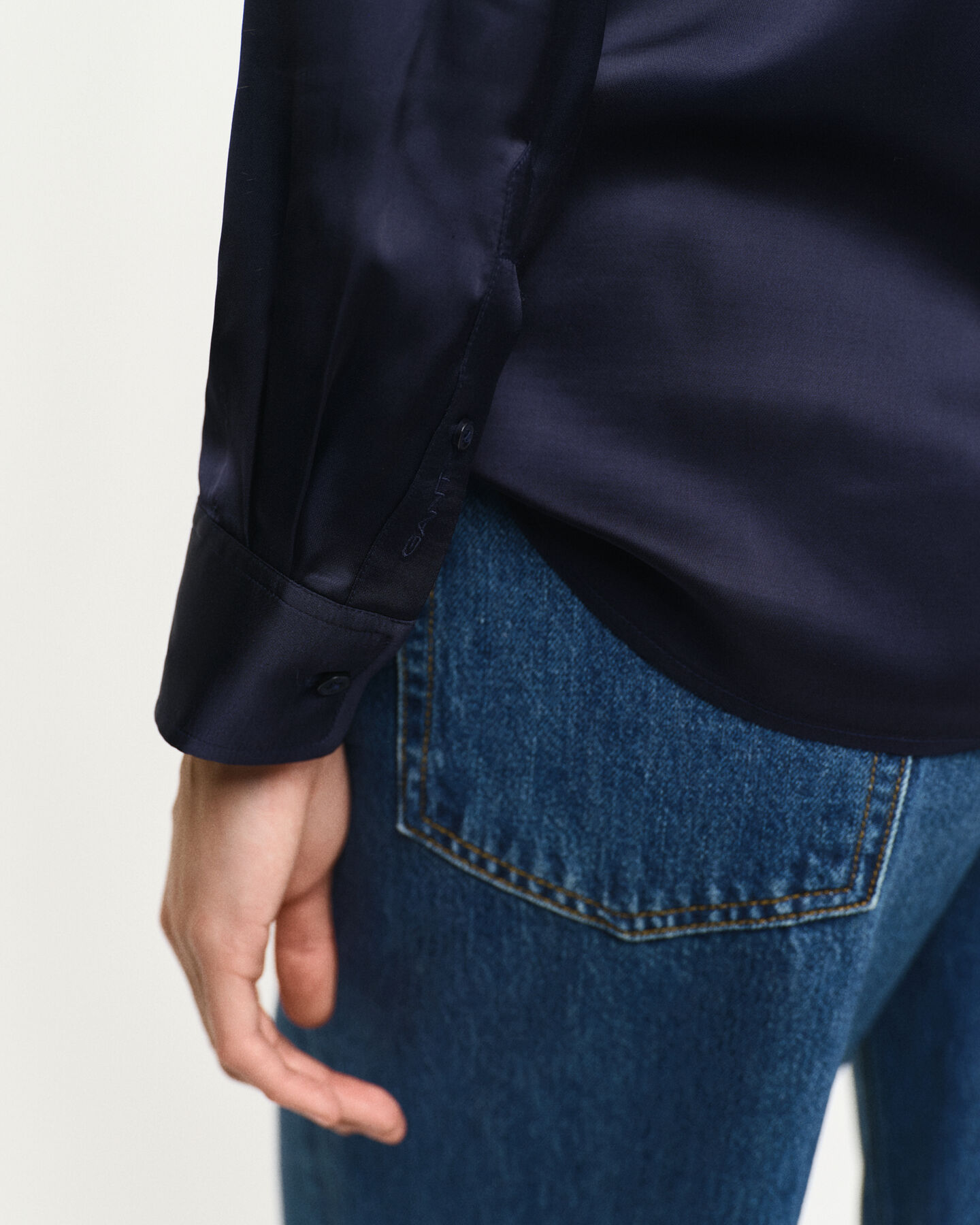 Regular fit ‑mitoitettu taskullinen paita