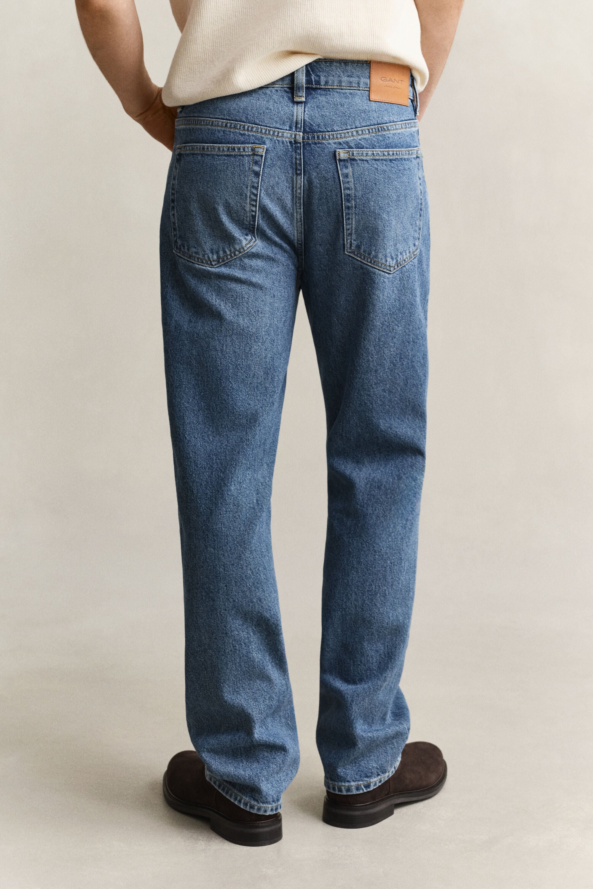 Straight fit ‑mitoitetut farkut