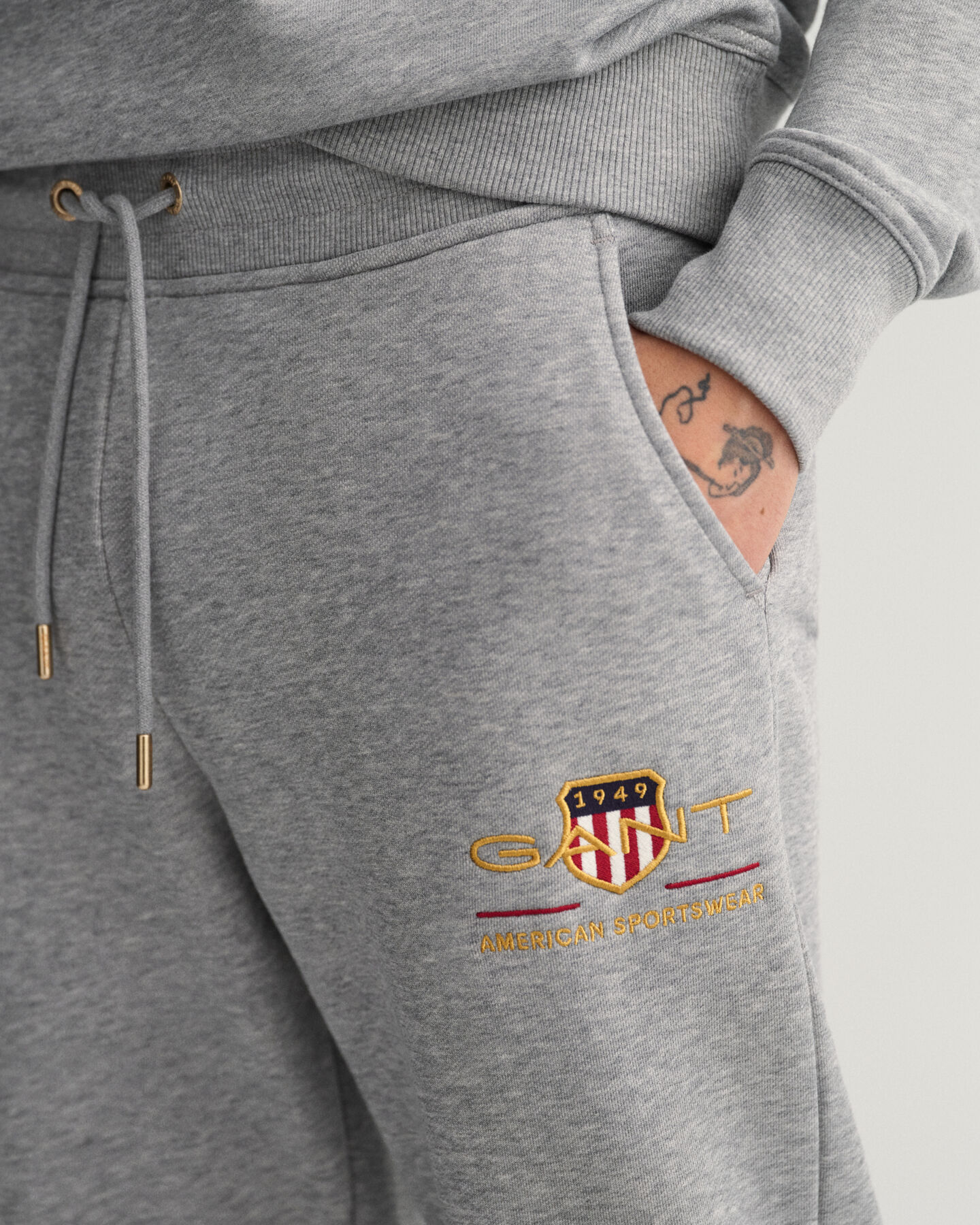 Archive Shield ‑collegehousut