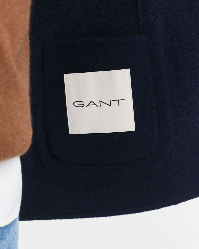 Käsin tikattu klubitakki