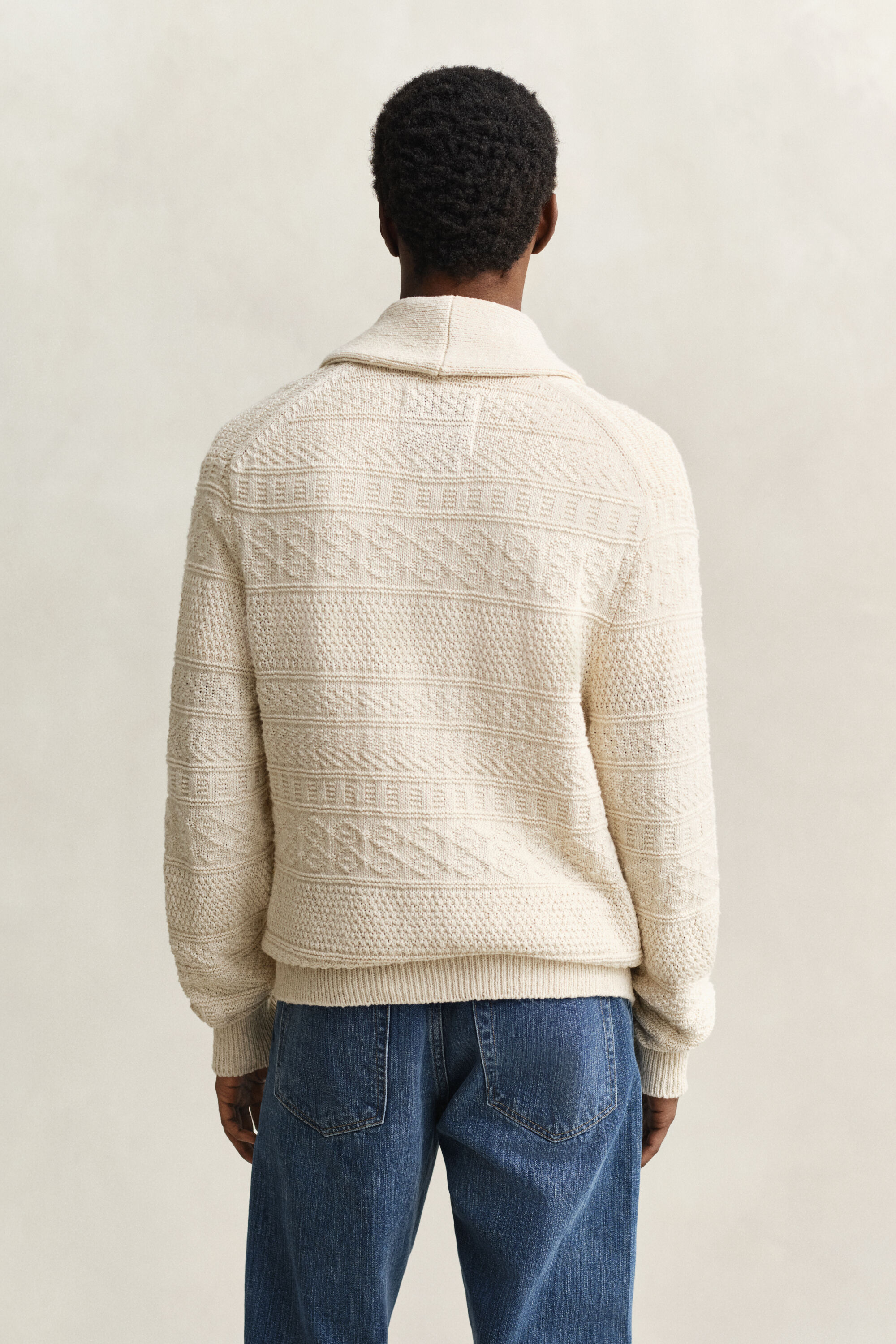 Kohokuvioitu neuletakki puuvillasekoitetta