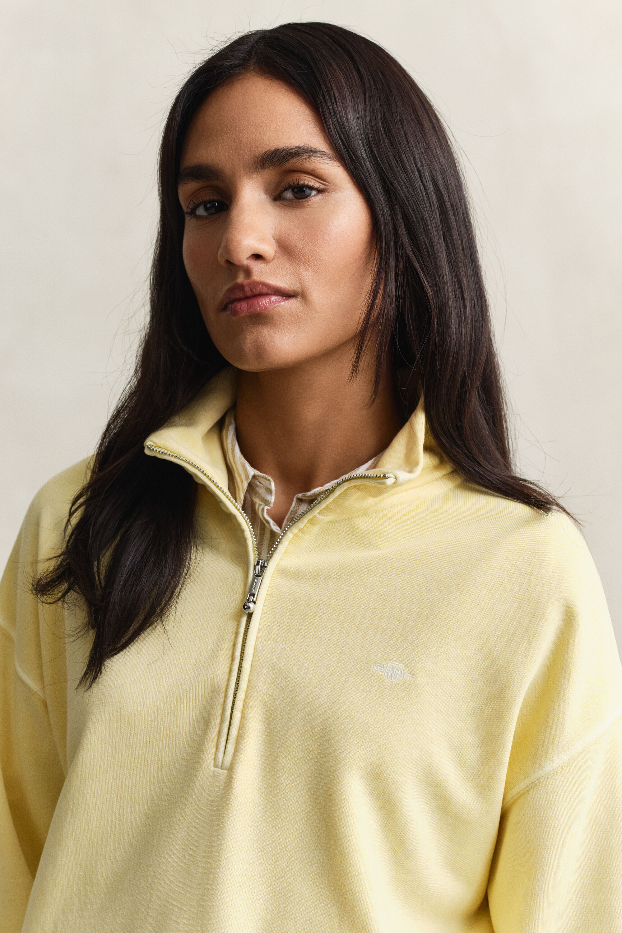 Pesukäsitelty Shield ‑collegepaita, vetoketjukaulus