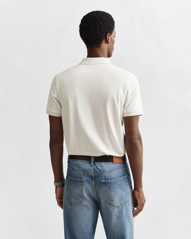 Kontrastivärinen pikeepaita