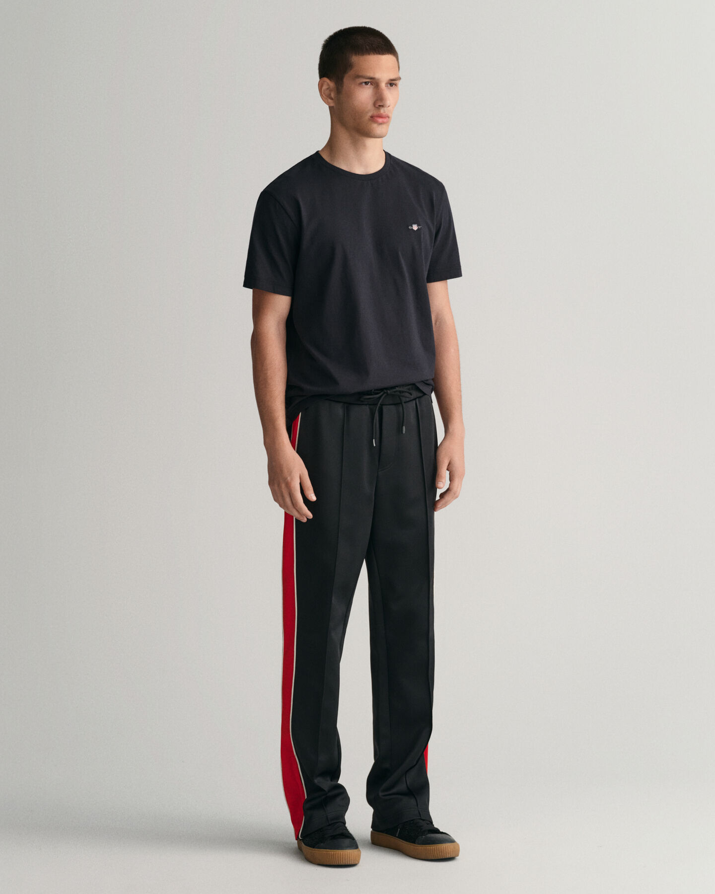 Moniväriset verryttelyhousut