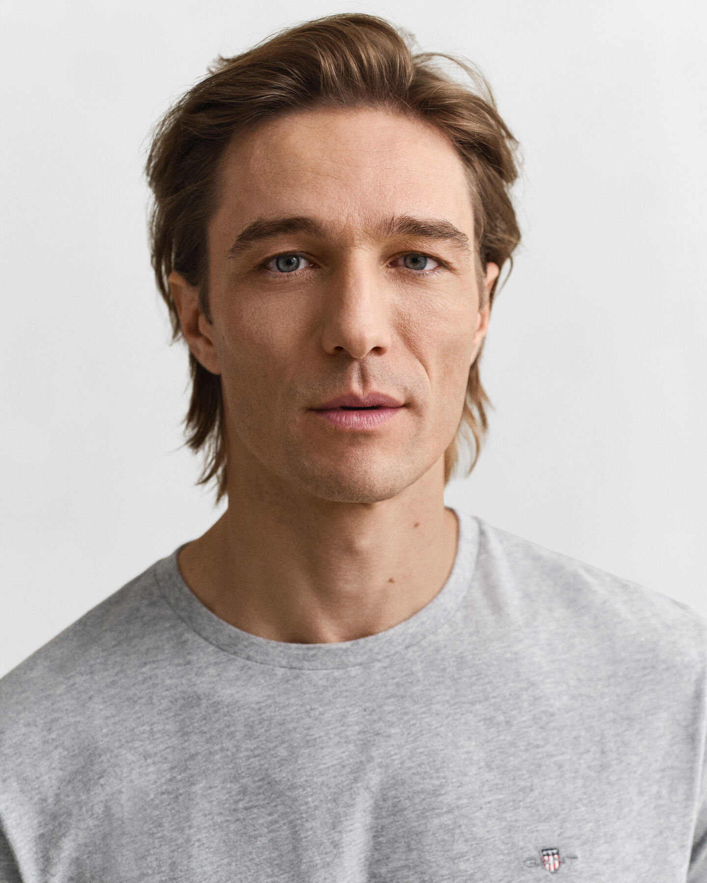 Regular fit ‑mitoitettu Shield-t‑paita