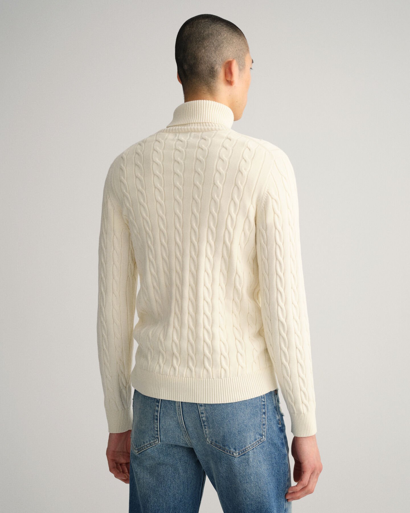 Puuvillainen palmikkopooloneule