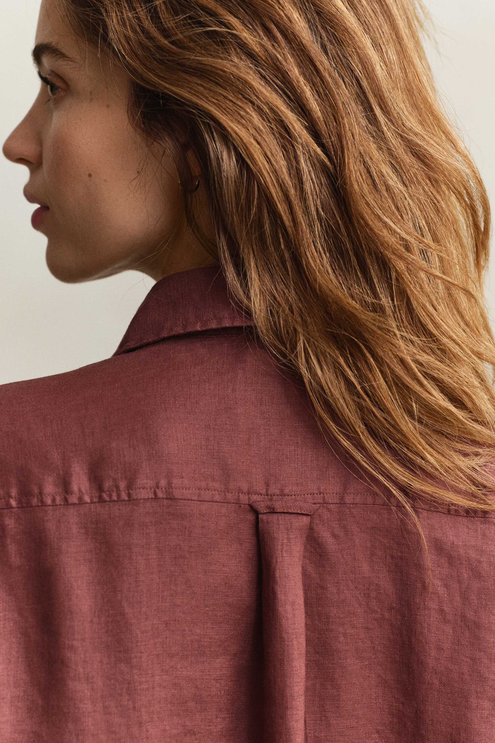 Relaxed fit ‑mitoitettu pellavapaita