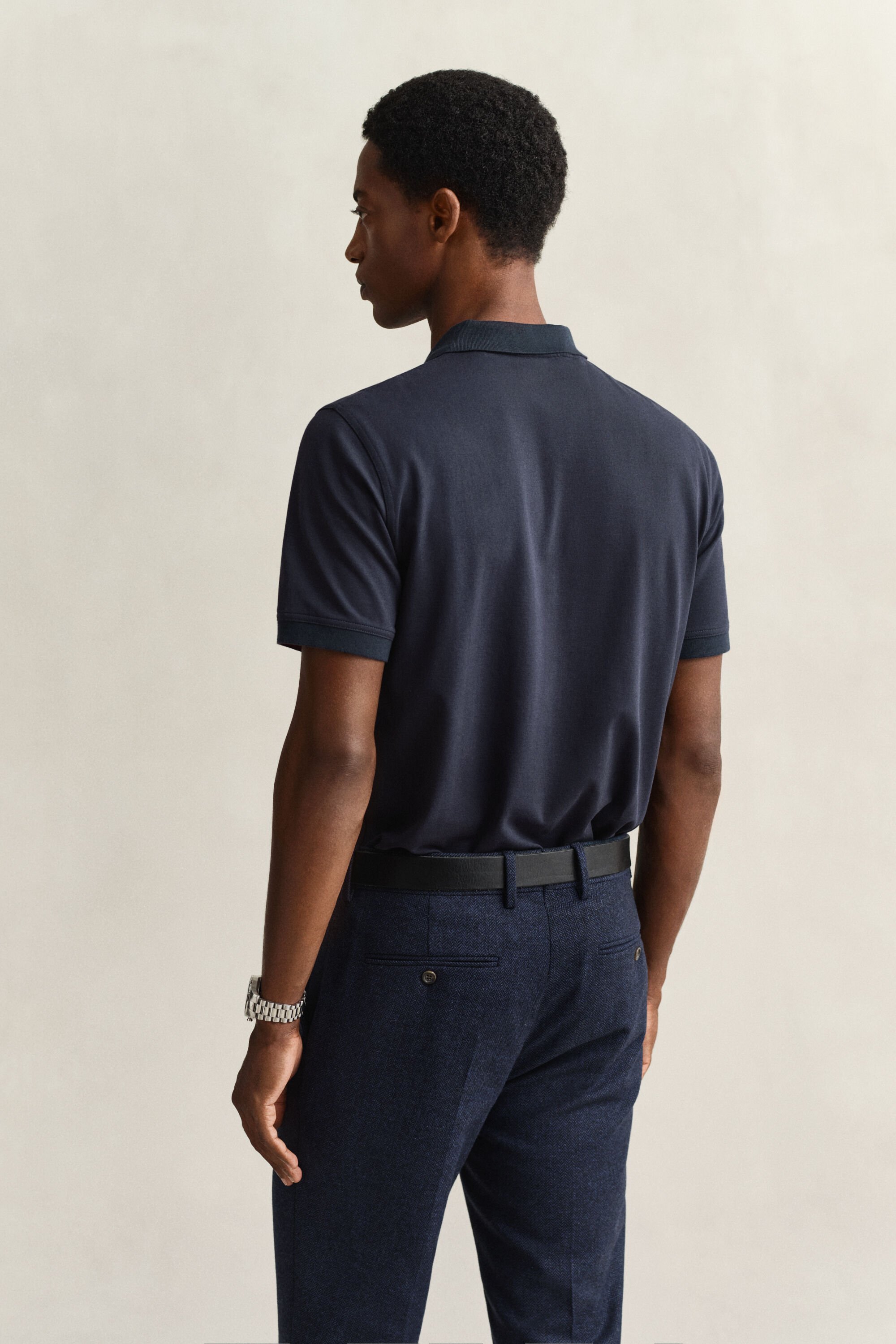 Kontrastivärinen pikeepaita