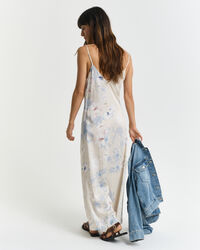 Kukkakuvioinen spagettiolkainmekko