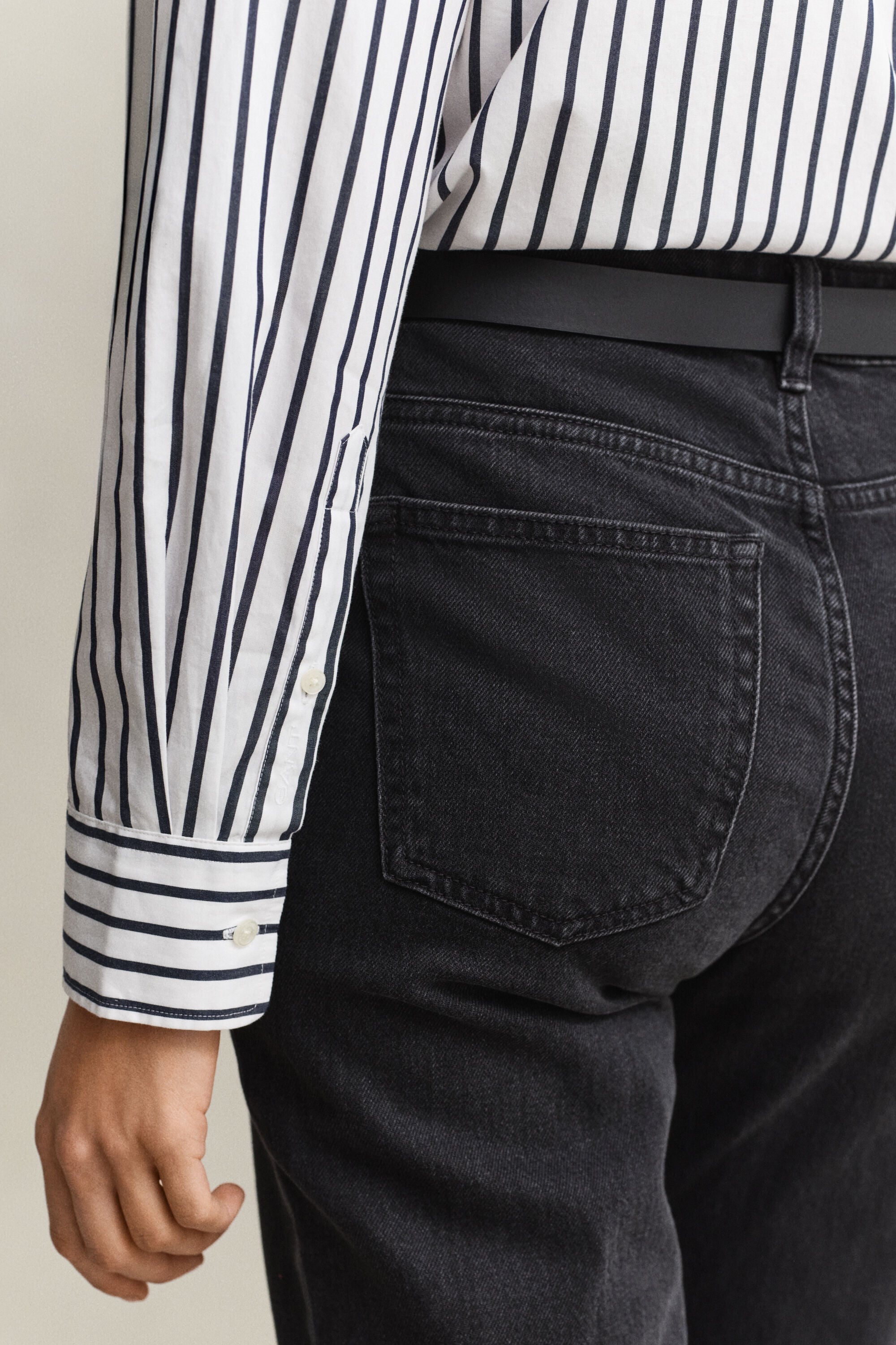 Relaxed fit ‑mitoitettu klassinen popliiniraitapaita