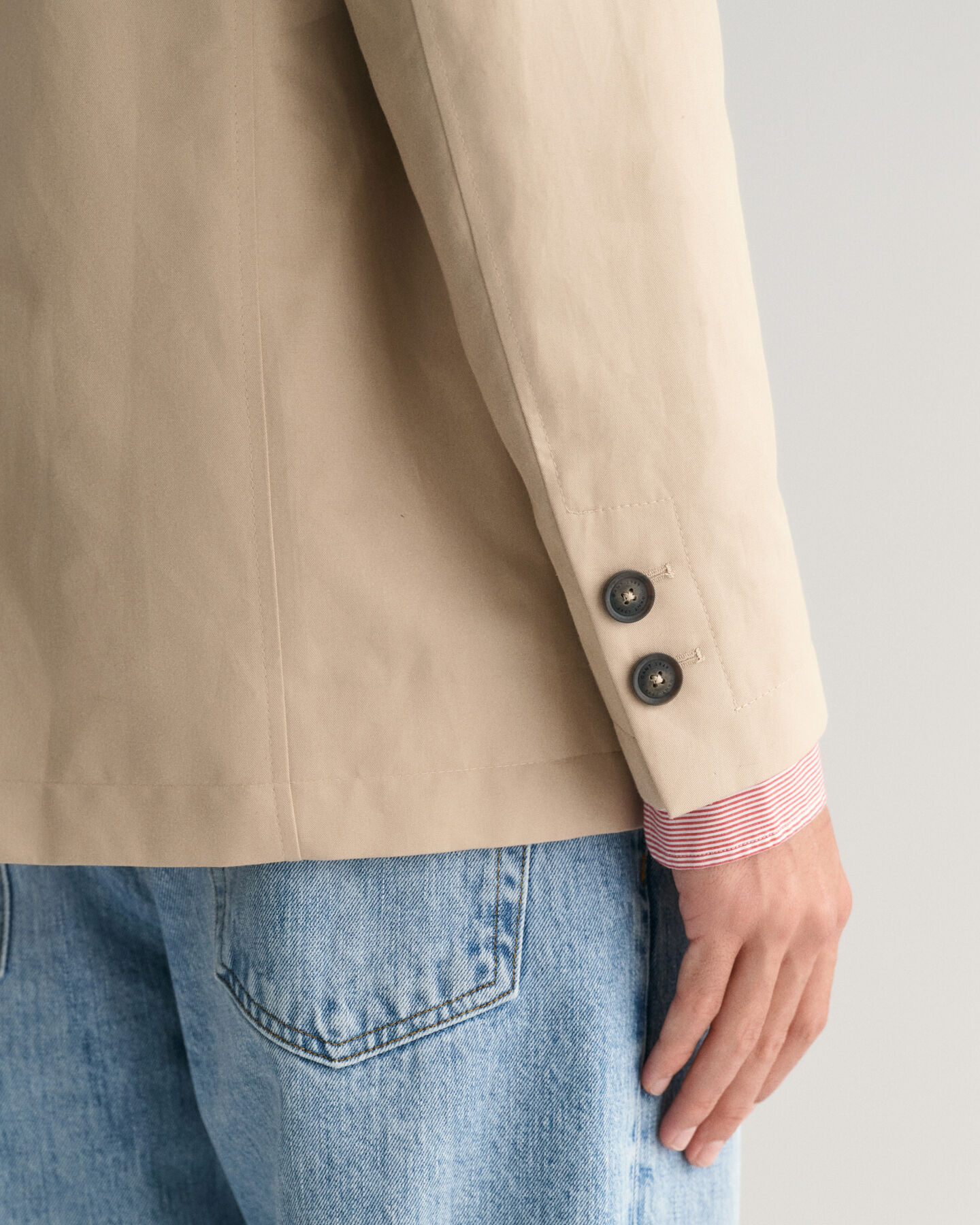 Regular&nbsp;fit ‑mitoitettu puuvillableiseri