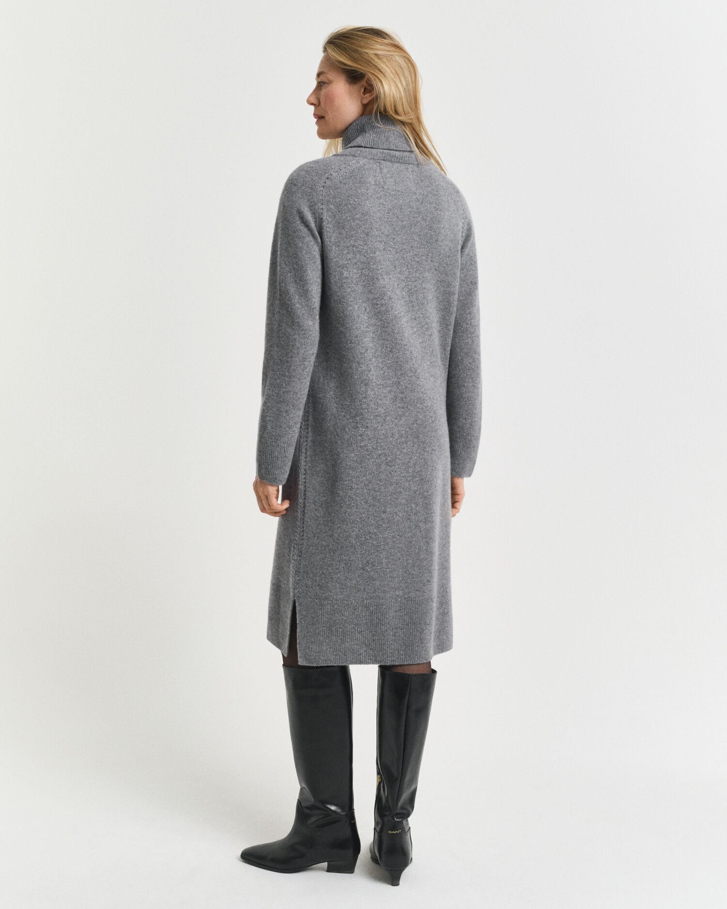 Neulossomisteinen poolokaulusmekko