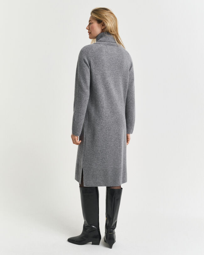 Neulossomisteinen poolokaulusmekko