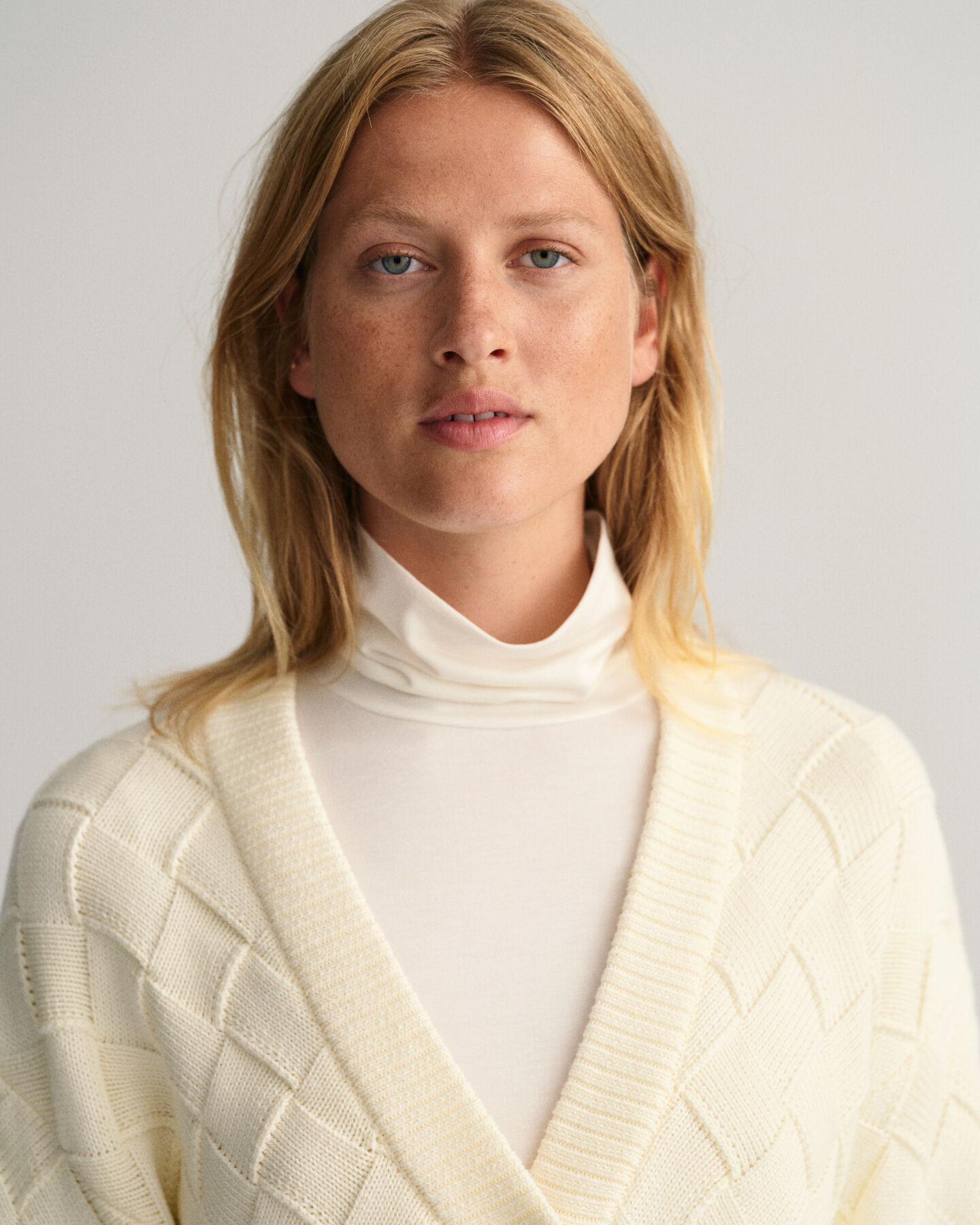 Vinoneli&ouml;kuvioinen neuletakki