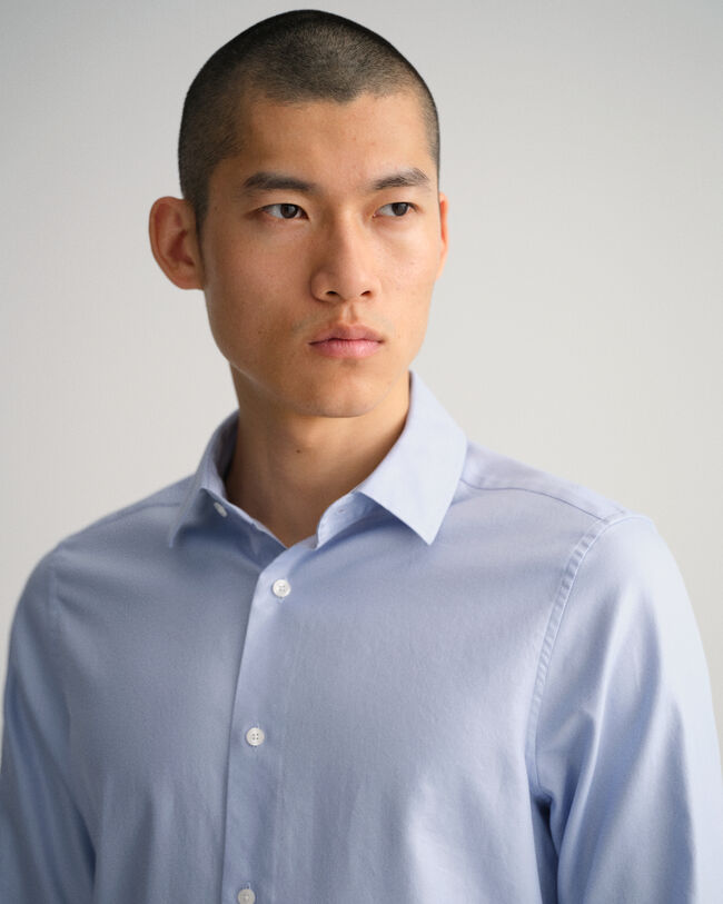 Slim fit ‑mitoitettu yksivärinen tvillipaita