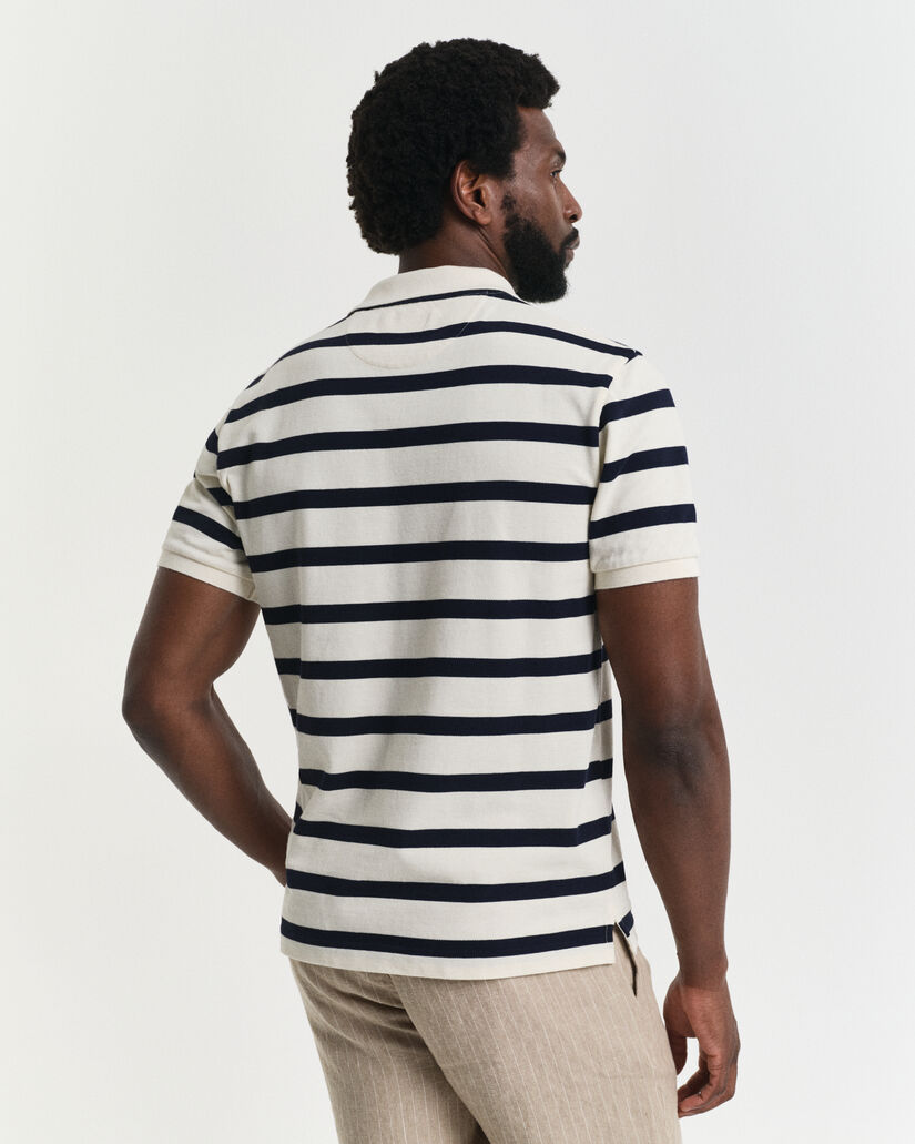 Raidallinen pikeepaita