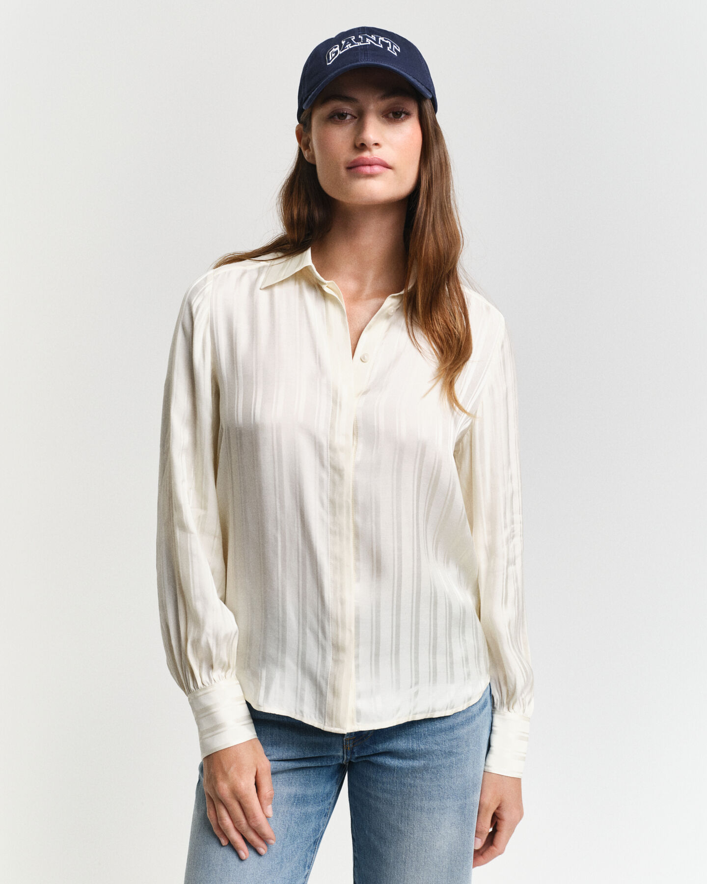 Regular&nbsp;fit ‑mitoitettu raidallinen satiinipaita