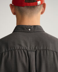 Relaxed fit ‑mitoitettu, valmiina v&auml;rj&auml;tty lyosellipaita