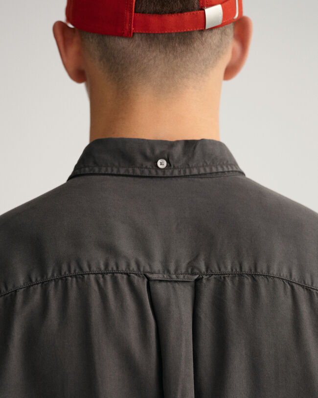 Relaxed fit ‑mitoitettu, valmiina v&auml;rj&auml;tty lyosellipaita