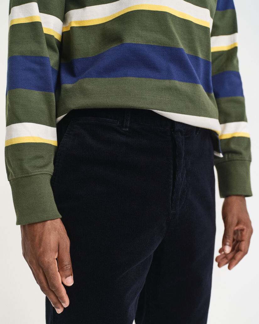 Regular fit ‑mitoitetut vakosamettichinot