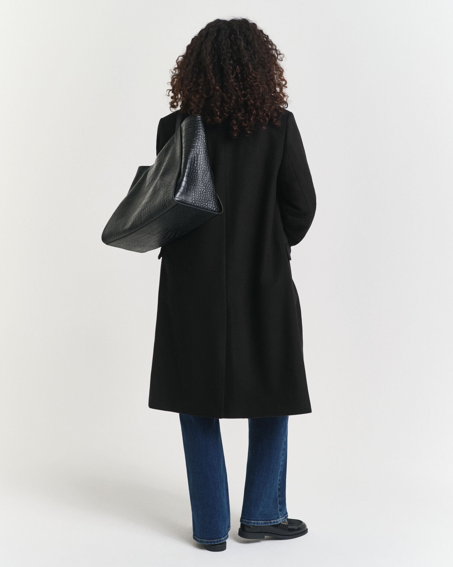 Klassinen hyvin istuva villasekoitetakki