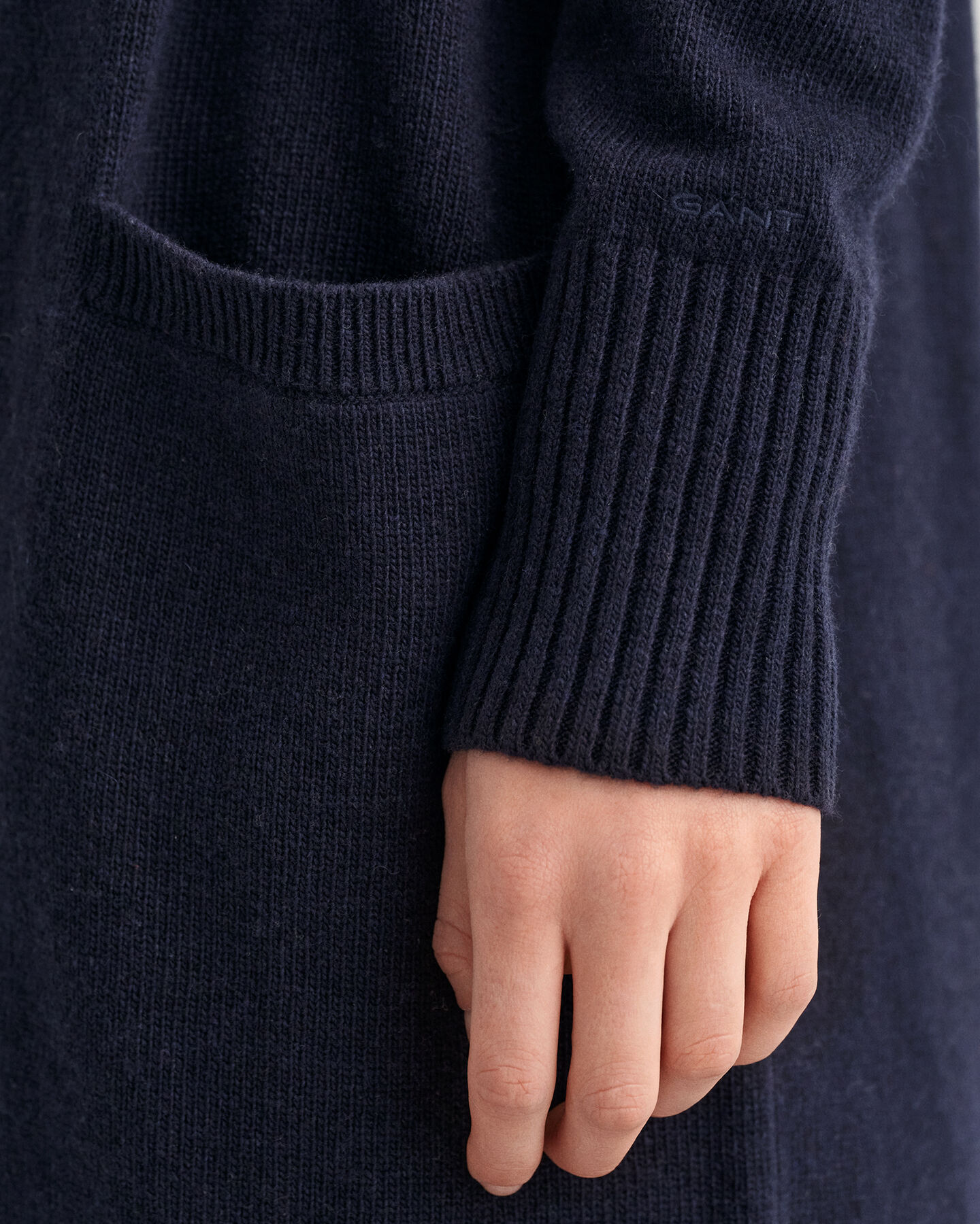 Pitk&auml; villaneuletakki